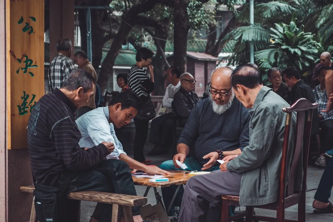 东阳黄杨木雕佛像的工艺流程与开脸细节把控要点